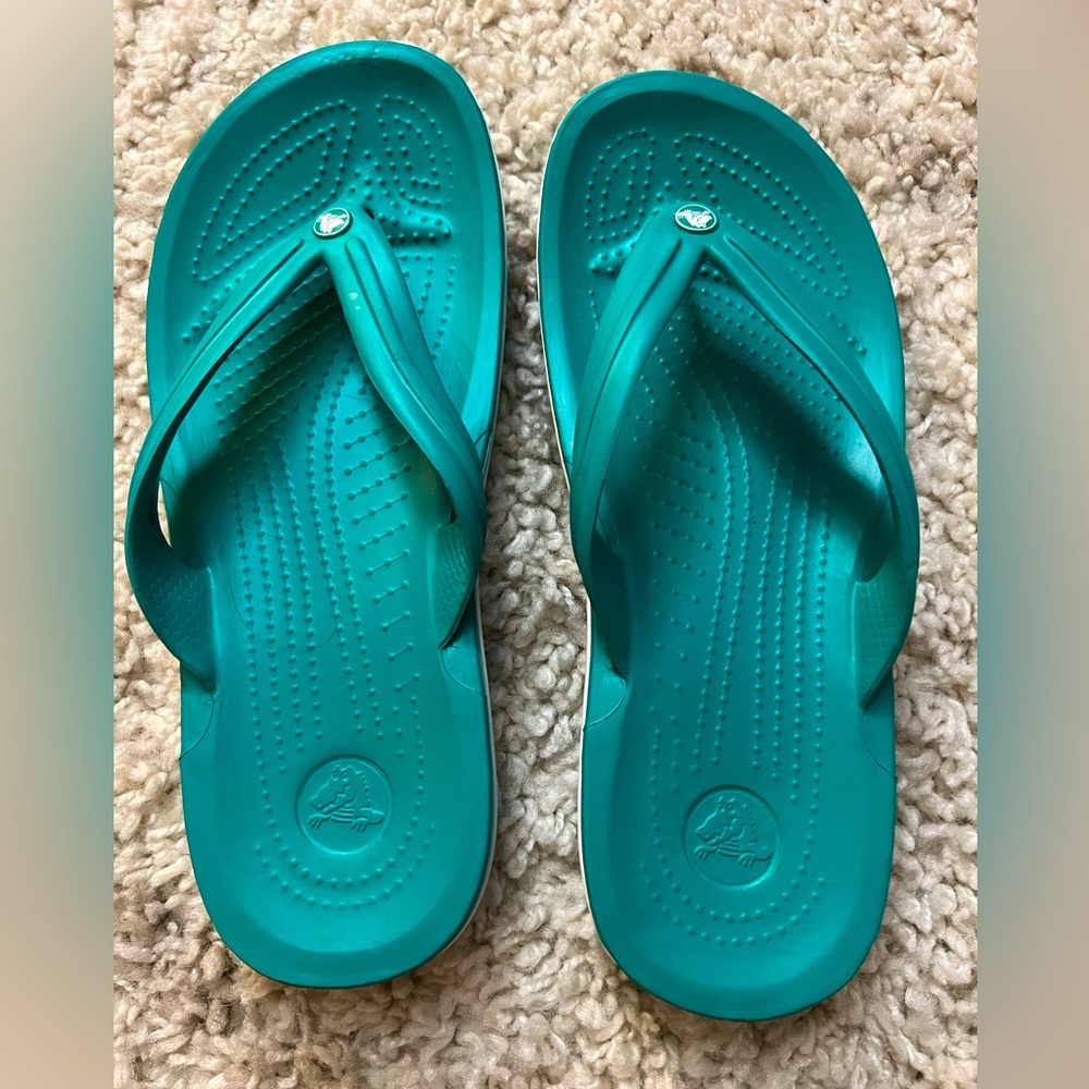 CROCS Women’s Flip Flops Teal Size 9